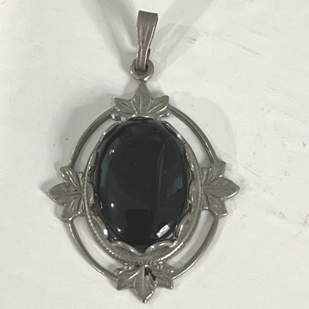Vintage Silver Tone Pendant Black Stone Oval Leaf Accents